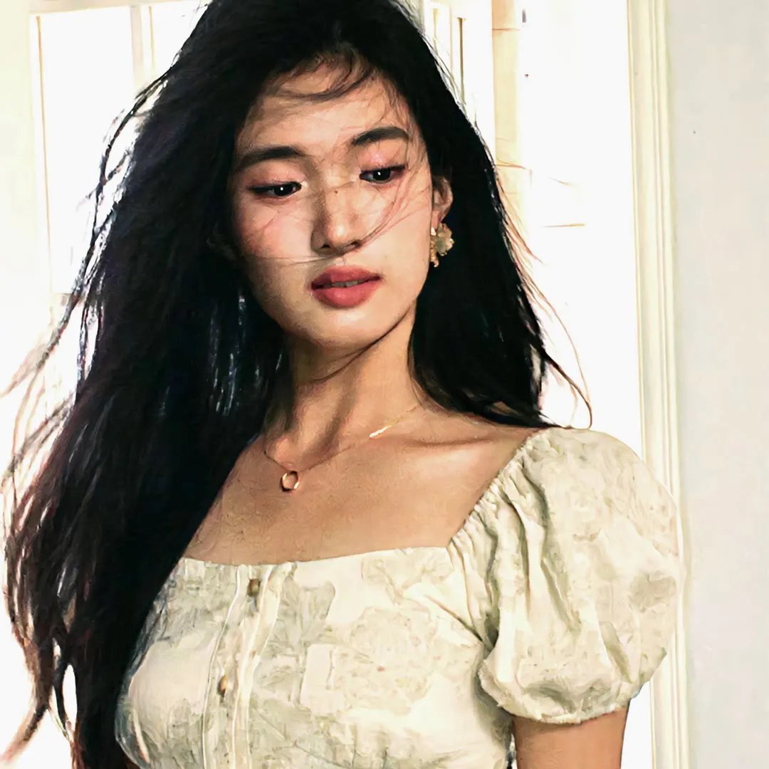 爱长颈鹿的女人封面